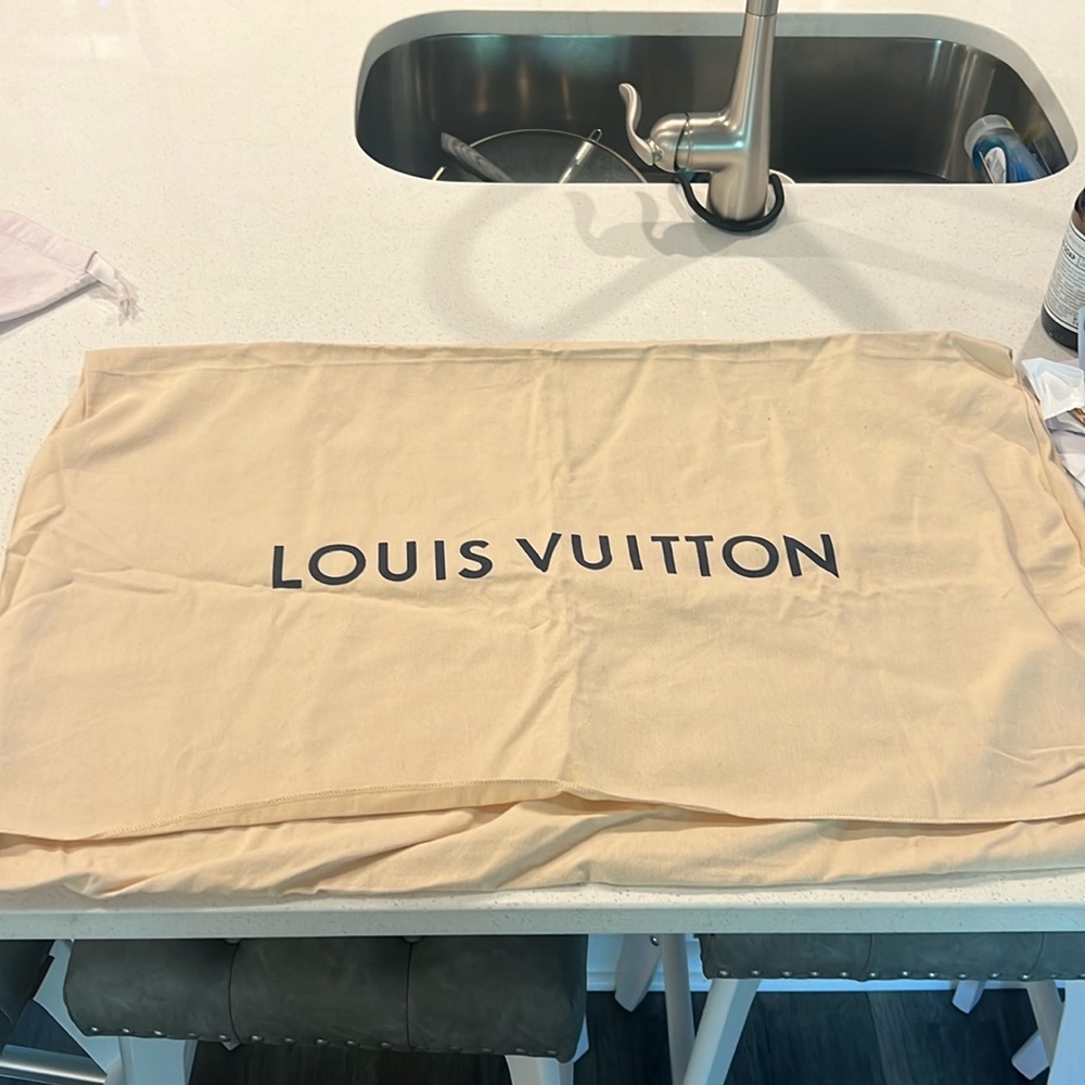 Xl Louis Vuitton dust bag